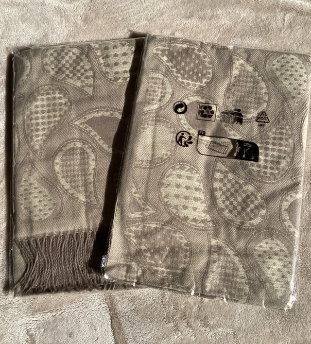 Écharpes couleur gris 🩶