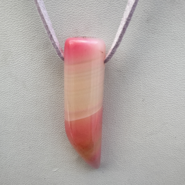 Banded agate dragon tooth pink/white