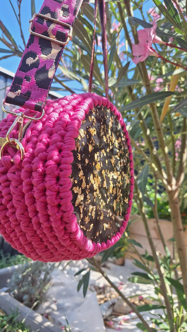 Sac résine crochet rose noires et feuilles d&#039;or 