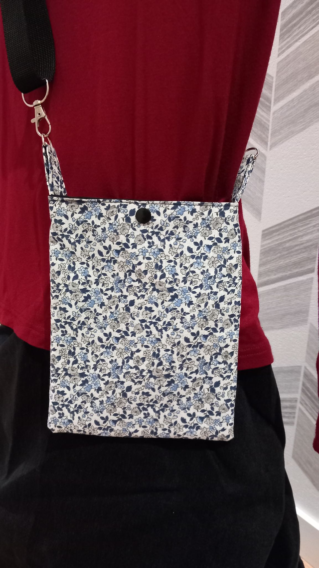 Pochette à bandouilière réglable