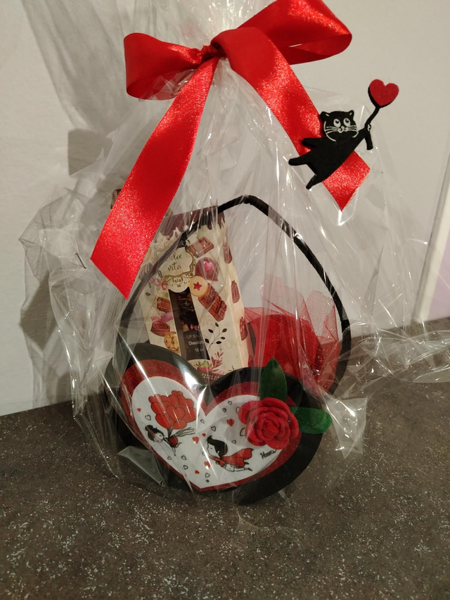 Borsettina in panno " San Valentino "con scrub e Balsamo per labbra+ saponetta al profumo di cioccolato
