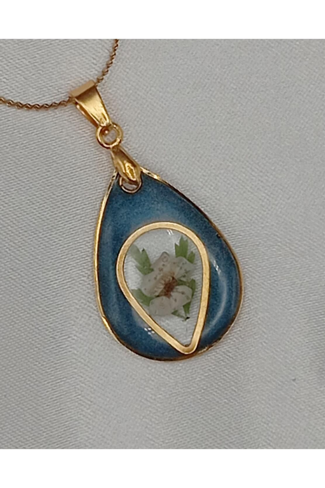 Pendentif fleur blanche