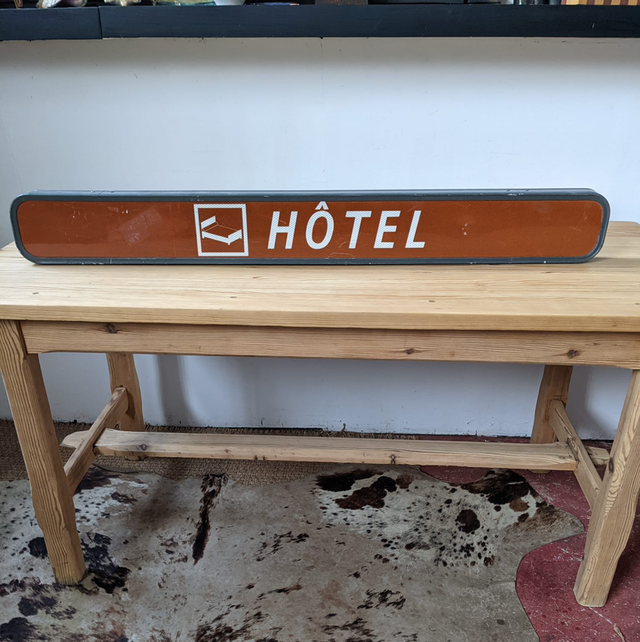 Panneau publicitaire hôtel