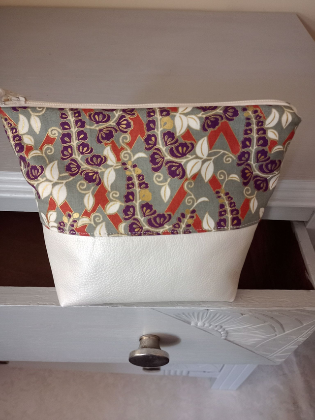 trousse pochette "FLEURS JAPONAISES" tissu simili cuir doublée zip