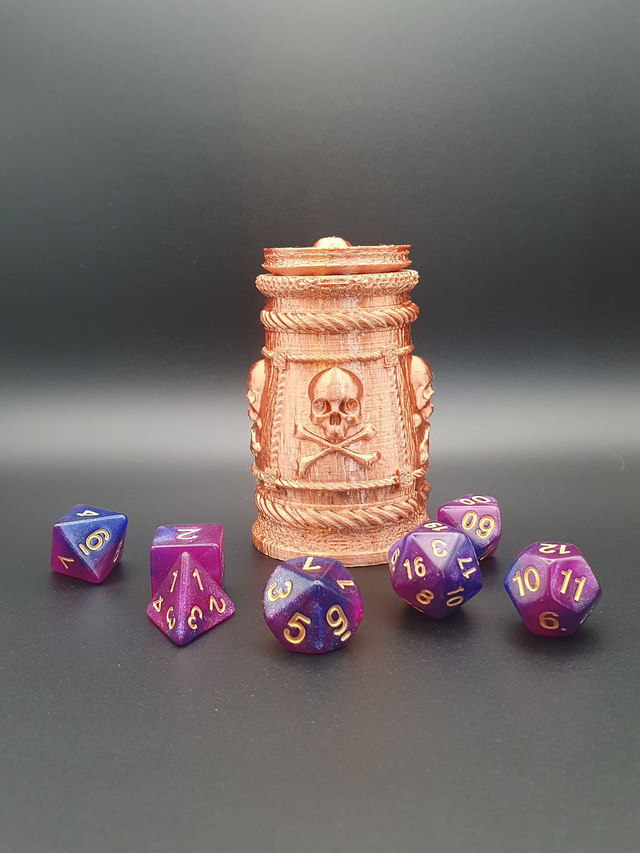 Tonneau pour lancer et ranger les dés (1)