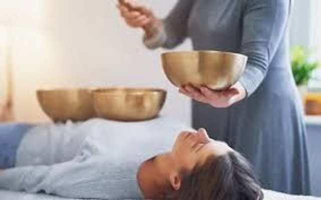 Massaggio vibrazionale con le campane tibetane