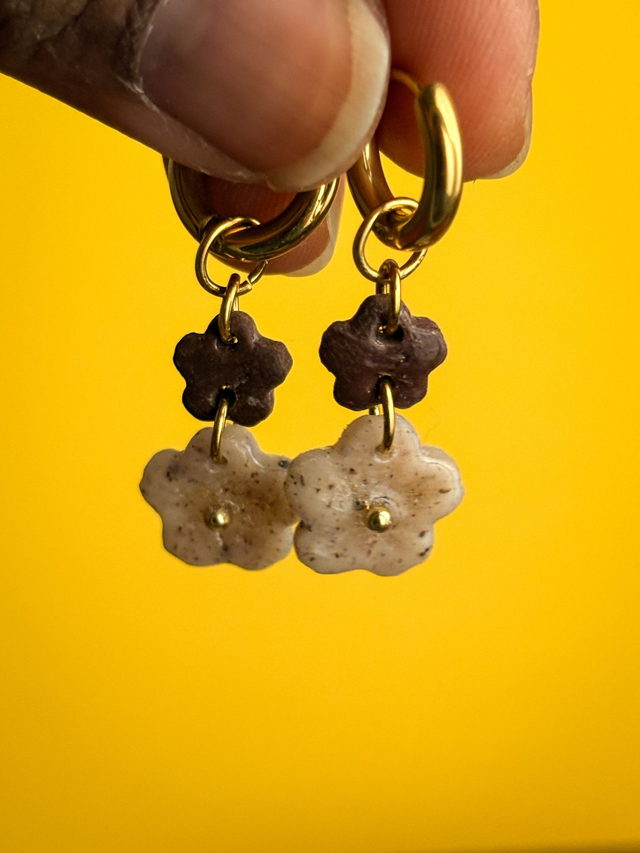 Pampilles Élisabeth double fleur brun et beige, boucles d'oreilles interchangeables fait main