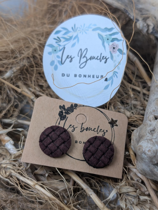 Boucles d&#039;oreilles puces aubergine pu046