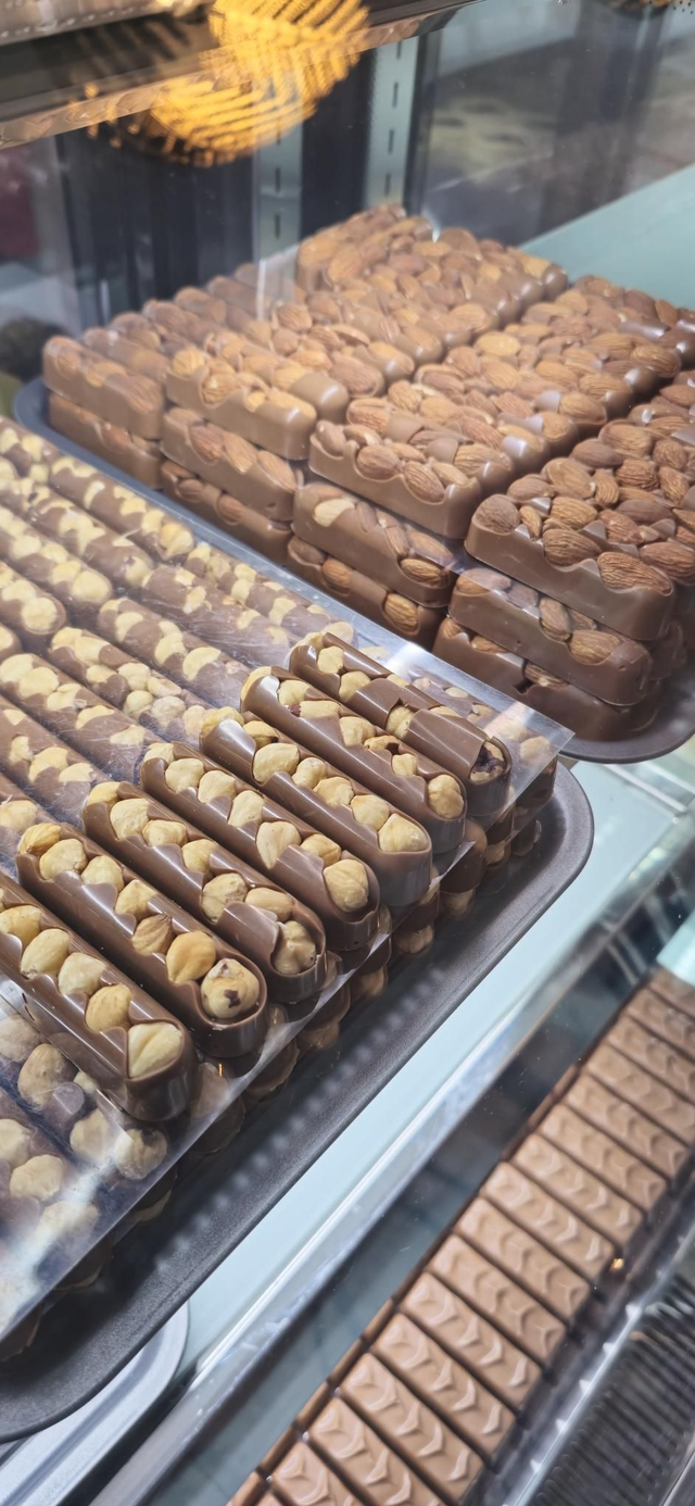 Hazelnut milk chocolate bar