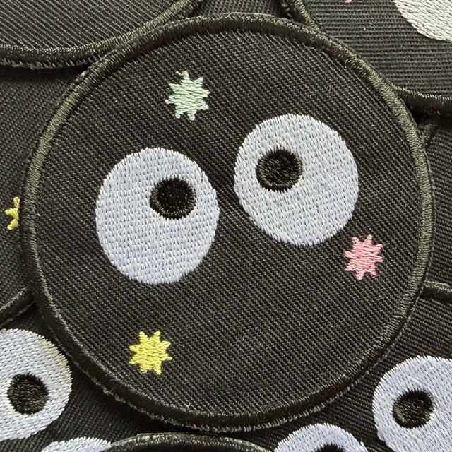 Patch brodé inspiré des Susuwatari
