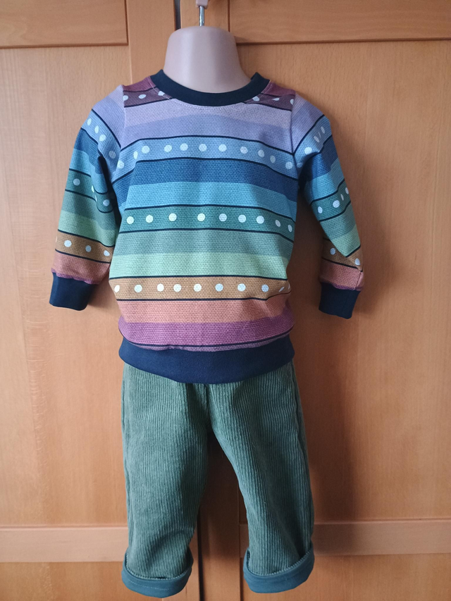 Top + corduroy trousers - 12 mth (80 cm).   Dotty stripes