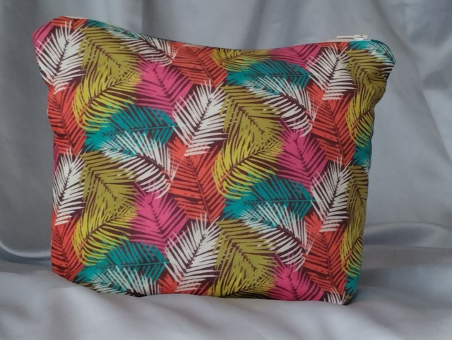 Trousse pochette "feuilles multicolores" tissu ameublement doublée coton fermée par zip