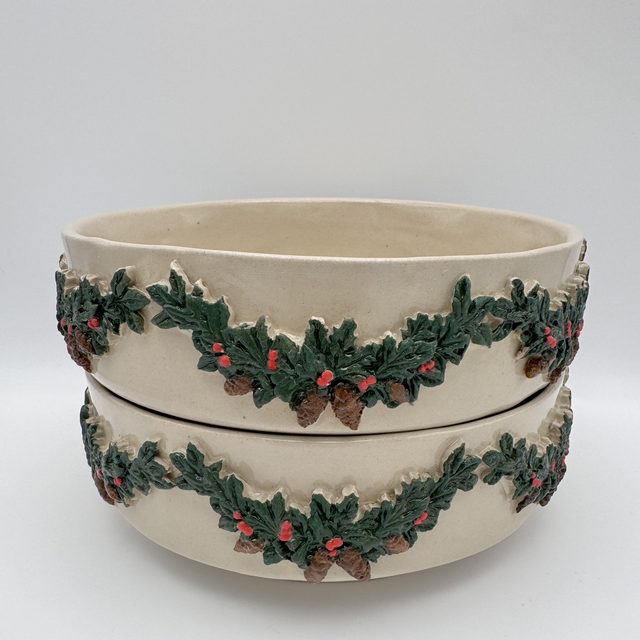 Skål med granguirlande