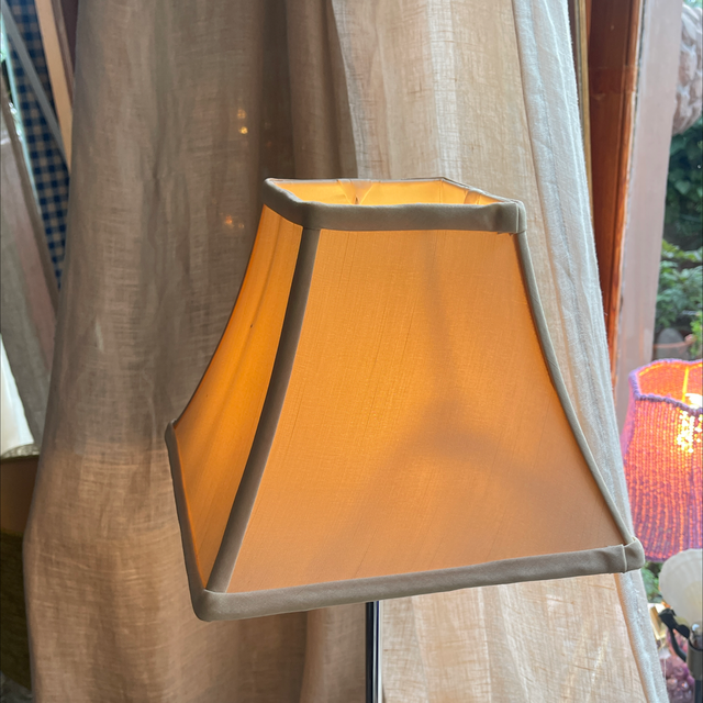  Tischleuchte mit  Chromfuss / silber 