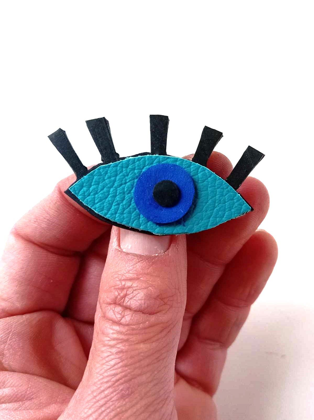 Broche en chute de CUIR et CHAMBRE à AIR de tracteur - Œil Turque- Pièce Artisanale et Unique 