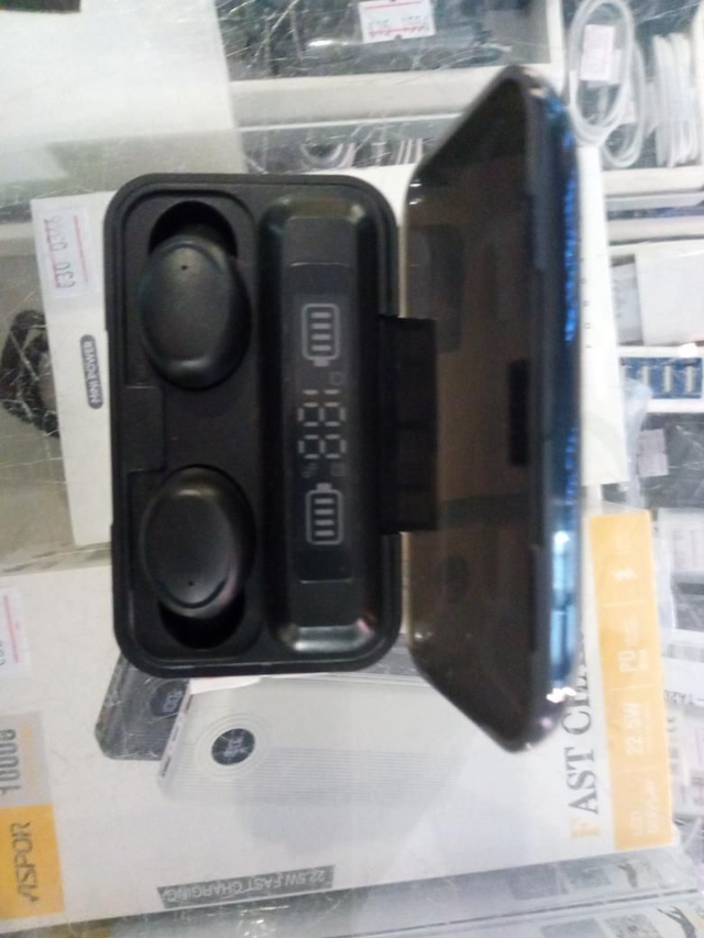 *0793- TRUE WIRELESS EARBUDS WITH POWER BANK
