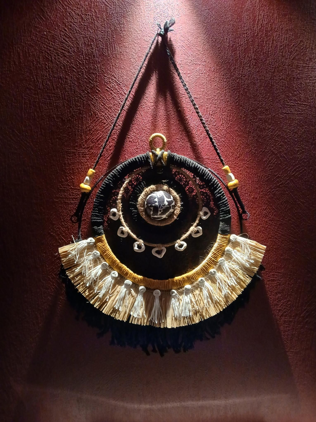 Décoration murale ethnique en raphia, coton