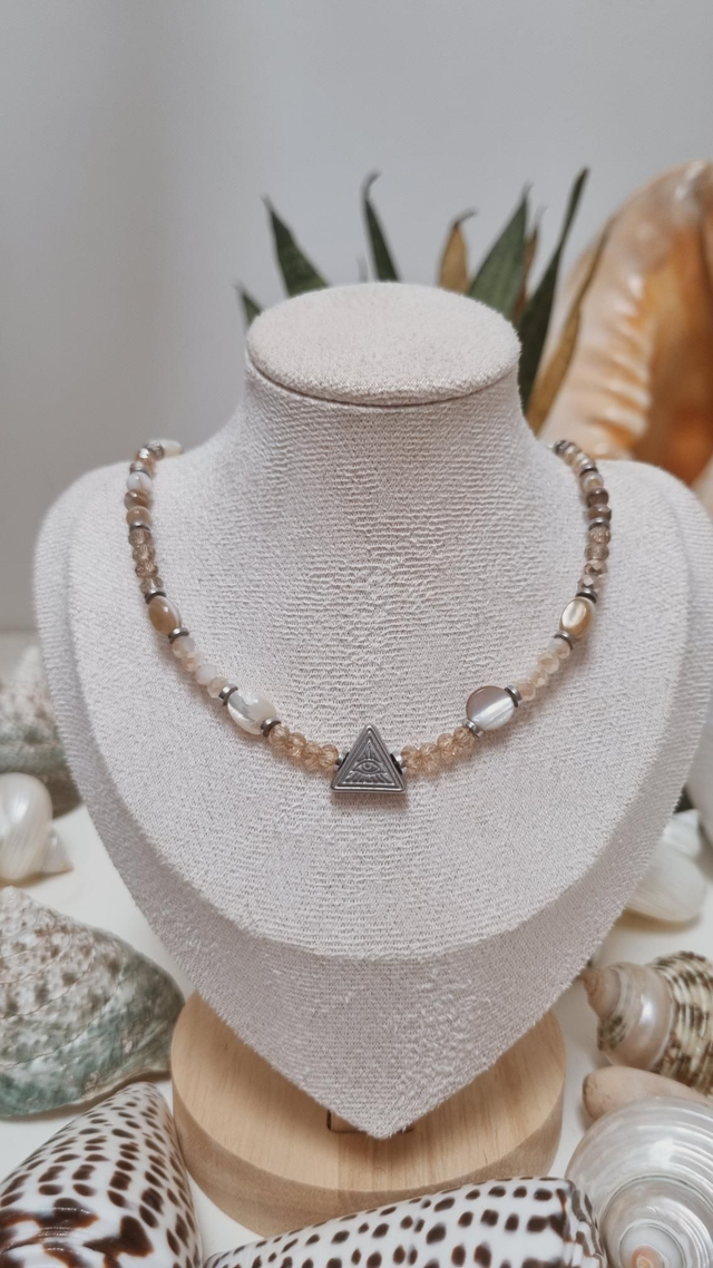 Collier triangle œil 