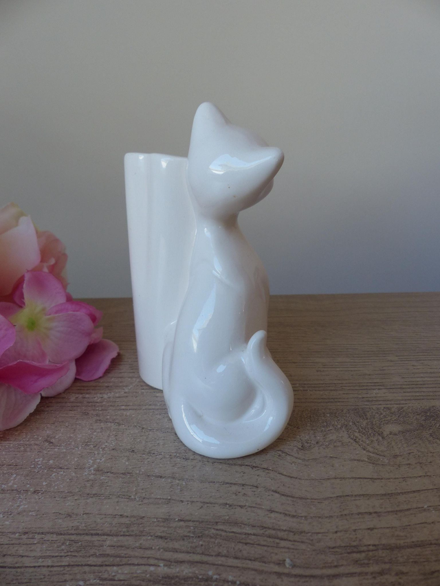 Vase en céramique chat blanc avec coeur rose, chat rétro shabby chic, figurine chat d'amour décoration maison de campagne cadeau collection