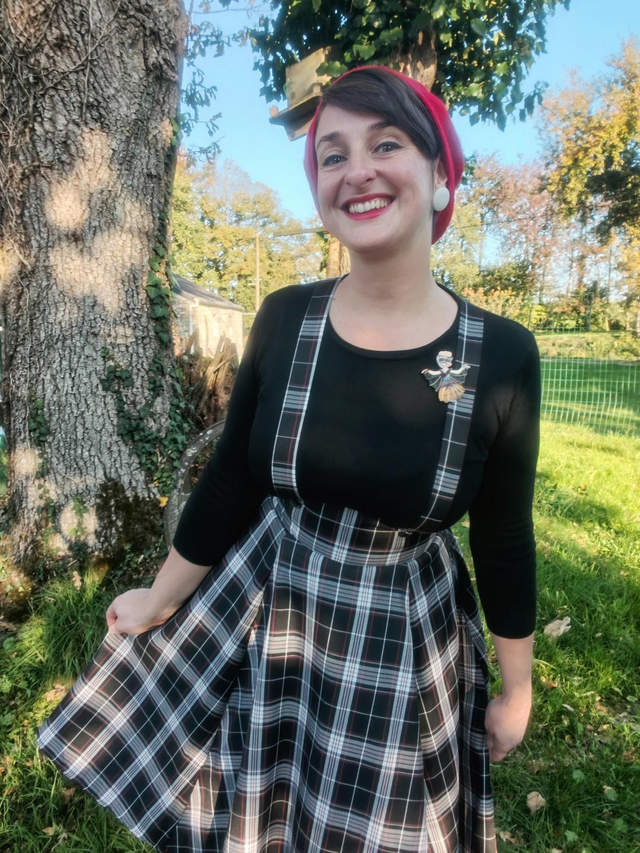 Jupe taille haute  à carreaux et bretelles