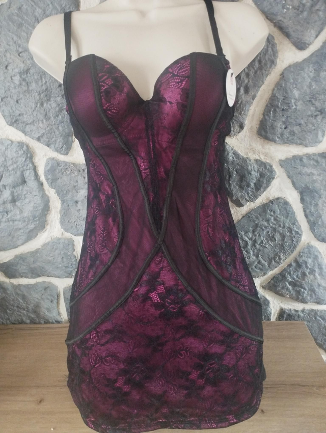Nuisette noire et fushia avec string