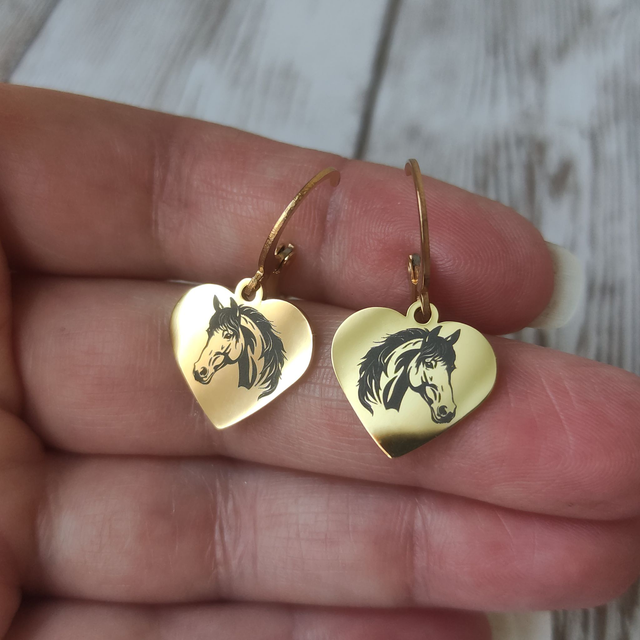 Boucles d&#039;oreilles &quot;Dormeuse cœur&quot; chevaux dorés