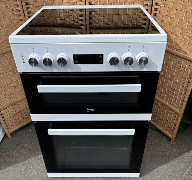 Beko Double Oven With Ceramic Hob