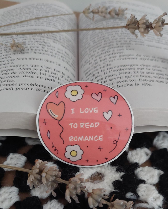Autocollant " I love to read romance"