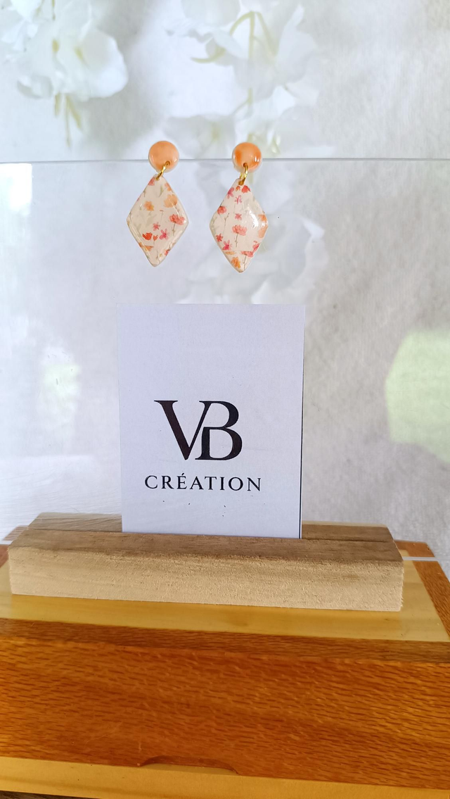 Losanges beiges à fleurs