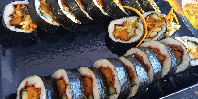 Kimbap épicé vegan ( 12 pieces)