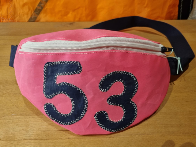Bauchtasche aus Surfsegelupcycling 