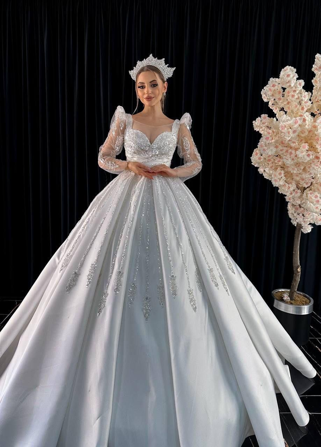 Robe de Mariée Princesse Col Coeur Manches longues transparentes avec Paillettes / Réf : RMP61