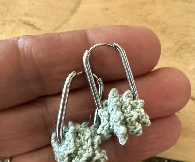 Boucles d’oreilles vert d’eau au crochet
