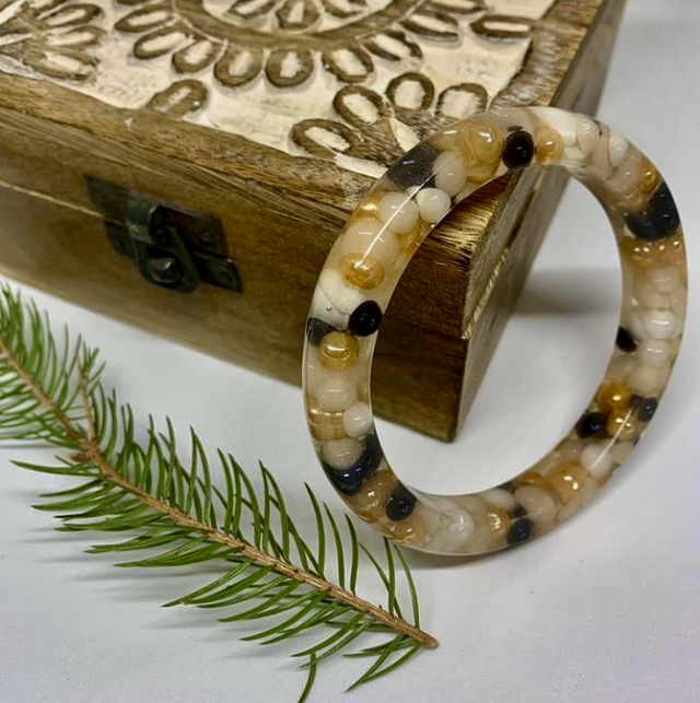 Bracelet jonc inclusion de perles