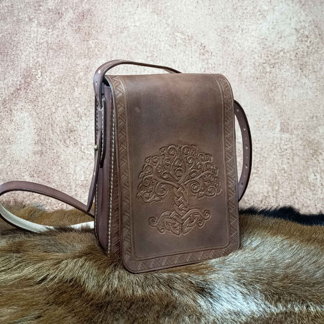 Ručne vyrobená kožená kapsa 001