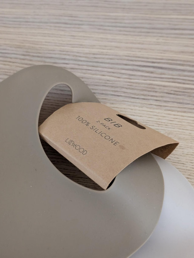 Lot x2 bavoirs silicone Liewood - Prix neuf : 26.90 euros