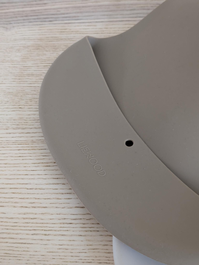 Lot x2 bavoirs silicone Liewood - Prix neuf : 26.90 euros