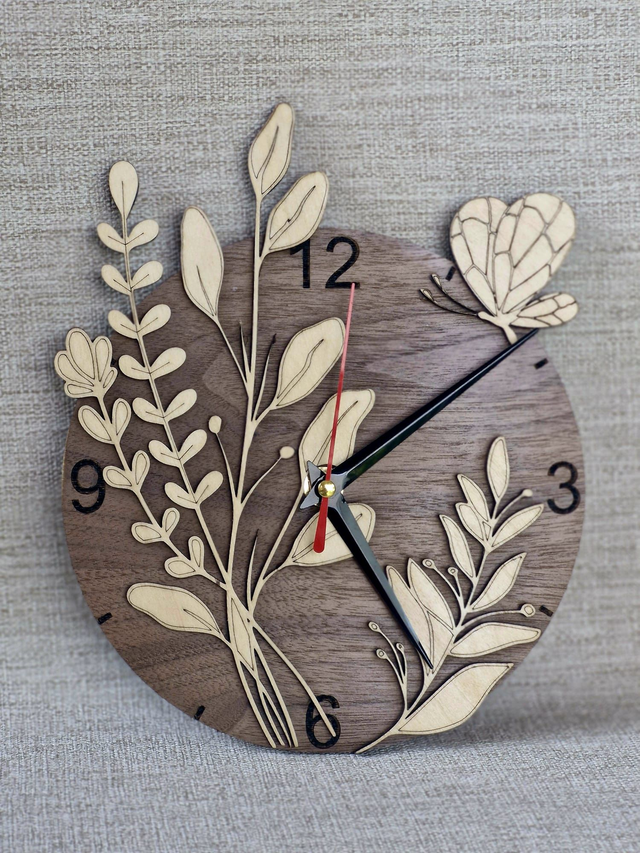 Horloge Mixte bois Noyer Tilleul ( sur commande)