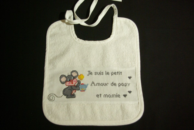 101-Bavoir brodé BLANC