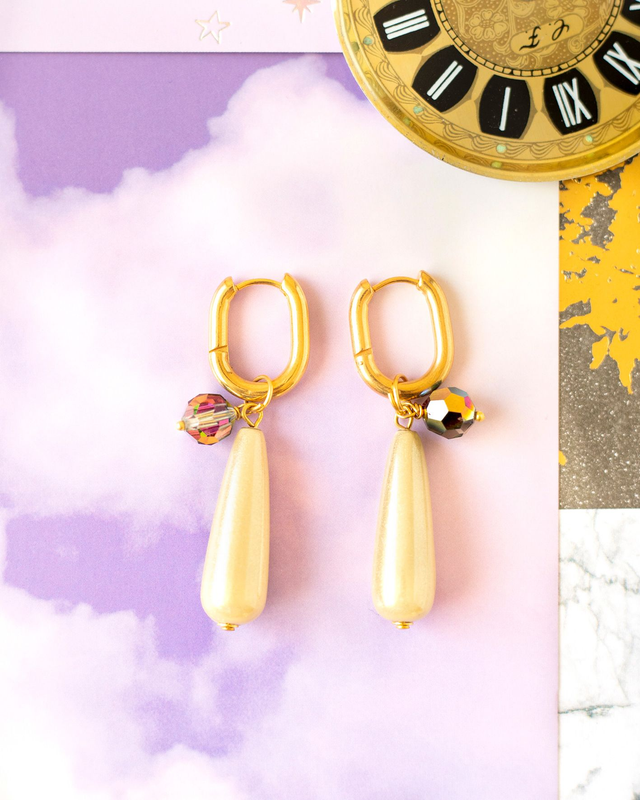 Boucles d&#039;oreilles Gouttes en perles blanc nacré et acier