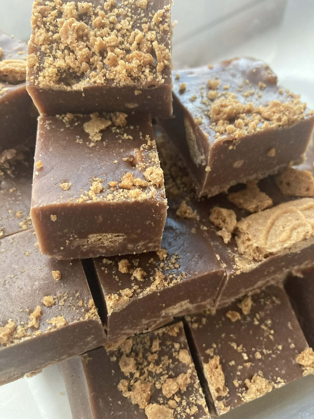 Vegan Caramel Biscuit