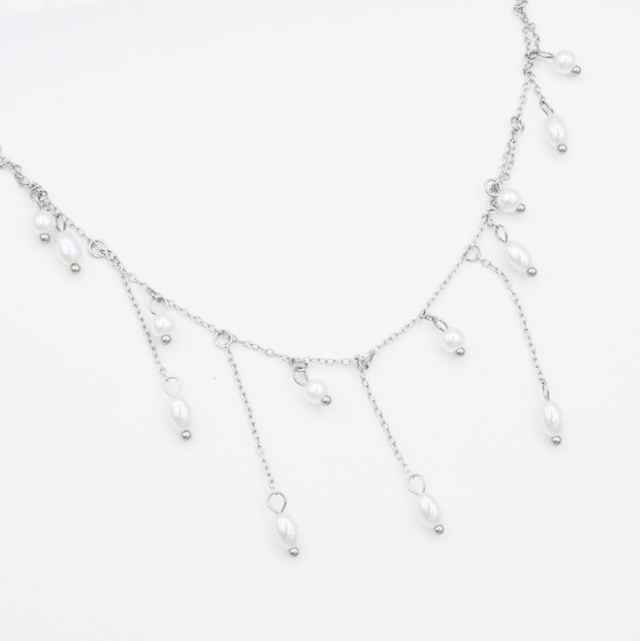 Collier avec perles pendantes 