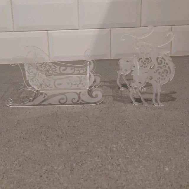 traîneau et ses 2 rennes