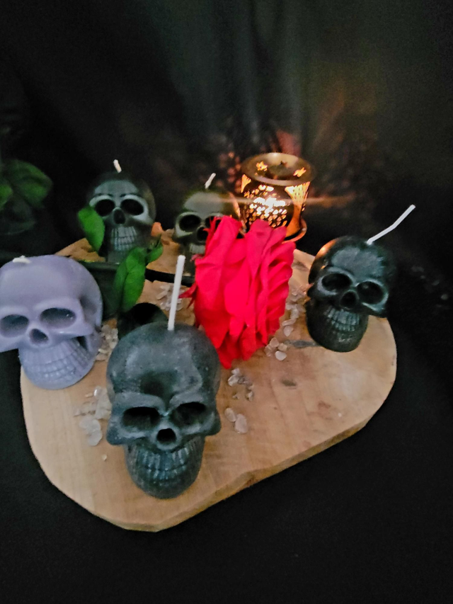 Bougie Crâne Artisanale (100 g, Poids Variable) : Éclairez Votre Décoration Mystique !