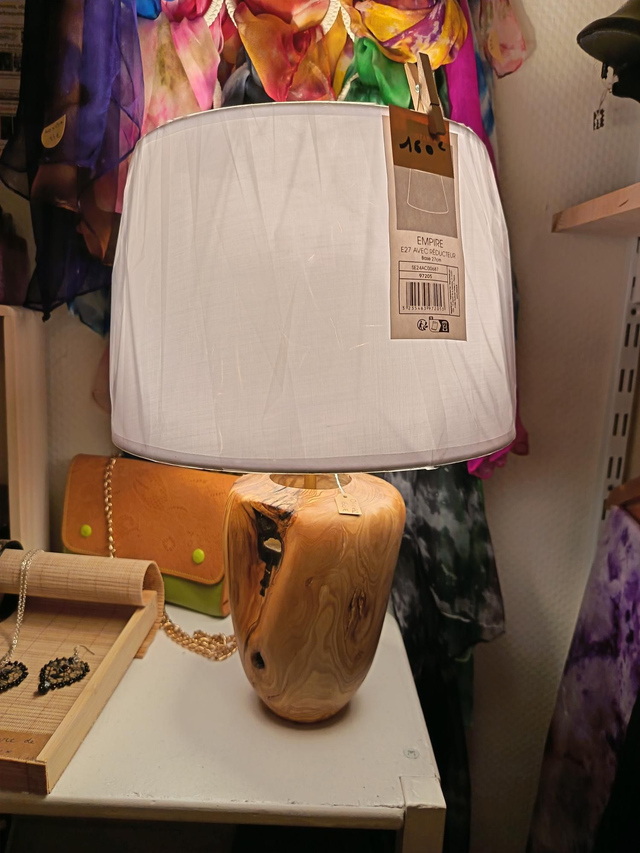 Lampe en olivier forme ronde