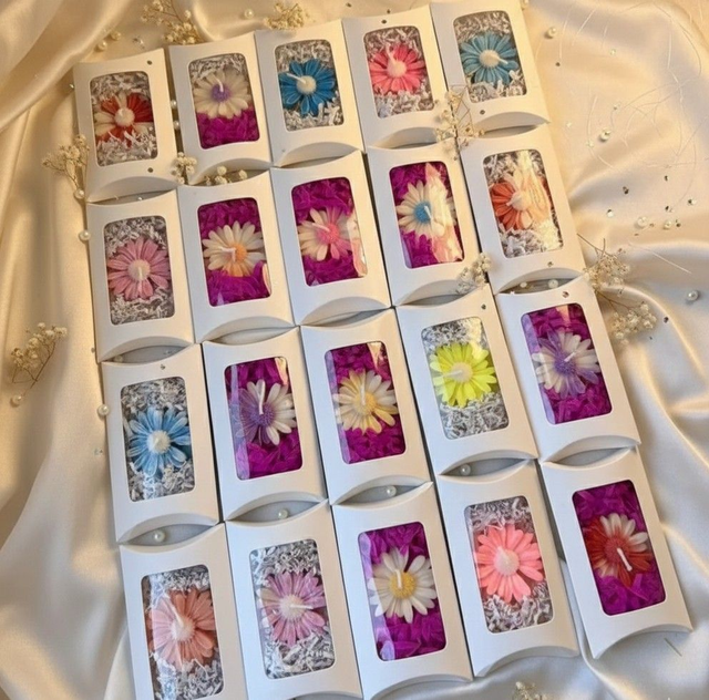 Ръчно изработена ароматна свещ "Цветна Хризантема" в подаръчна кутия