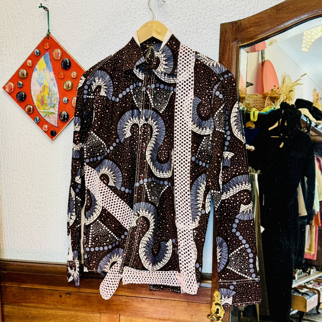 Camisa Mandalas com Detalhes em Crochet - Upcycled