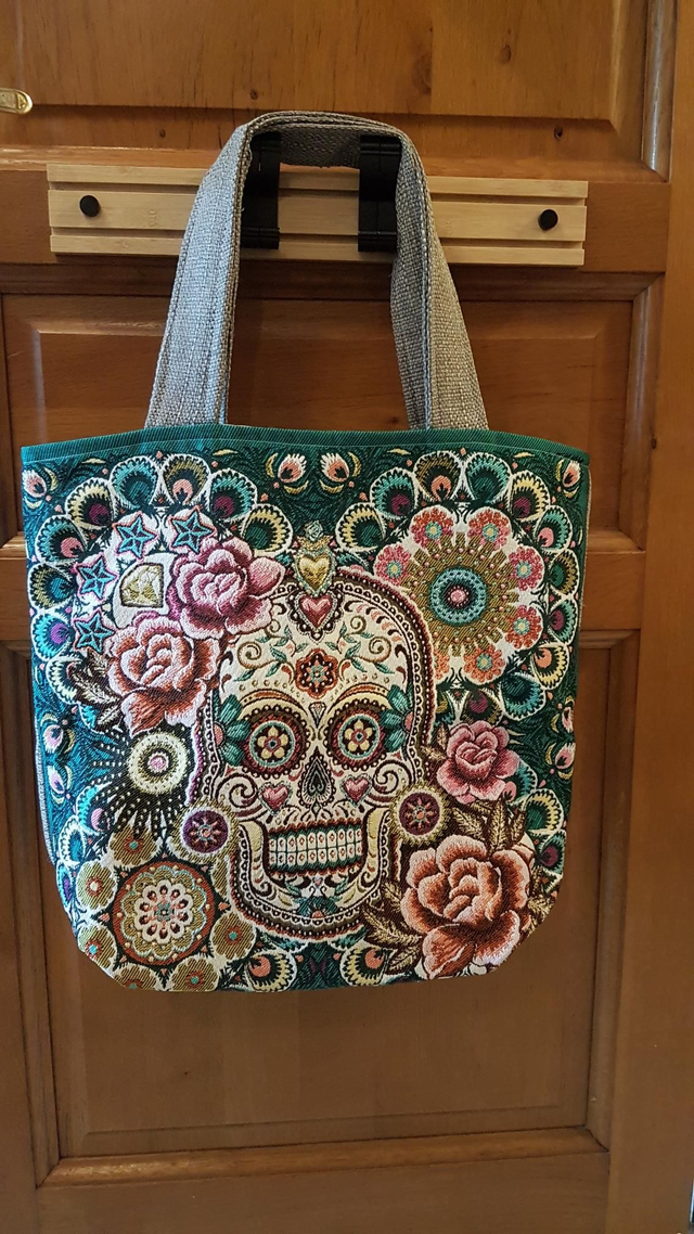Grand sac en carré jacquard motif "tête de mort mexicaine"