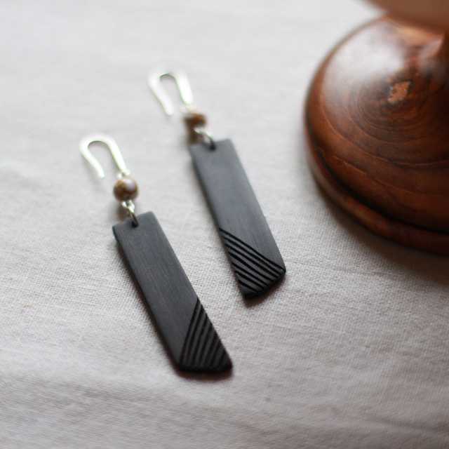 Mori - boucles d'oreilles en ébène