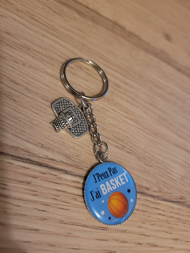 Porte-clés argenté - J'peux pas j'ai basket